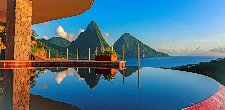Jade Mountain, pool exterior
