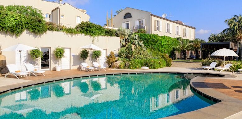 Donna Carmela Resort & Lodges, pool