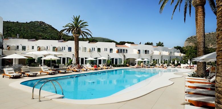 Hotel Calette N.5, view of hotel and pool