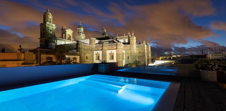 Hotel Veintiuno, pool at night