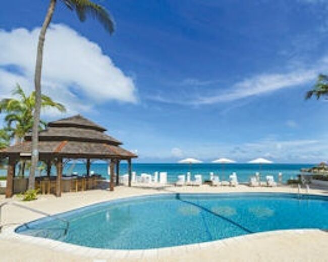 Blue Waters, pool