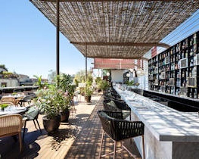 Sir Victor Hotel, thumbnail image
