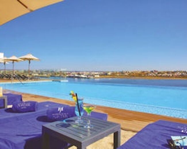 Jupiter Marina, pool area