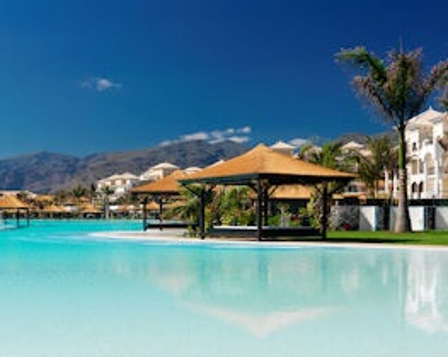 Gran Melia Palacio, pool area