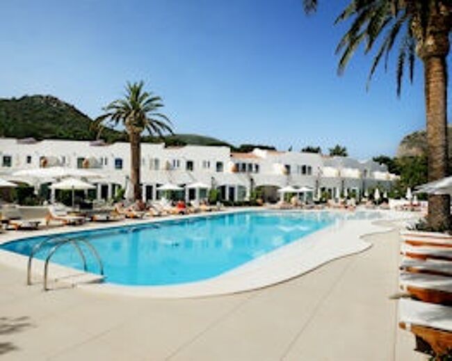 Hotel Calette N.5, view of hotel and pool
