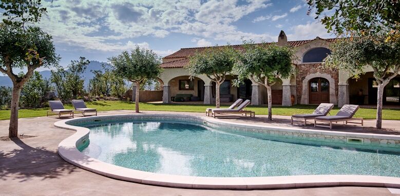 Cascioni Eco Retreat, pool and hotel