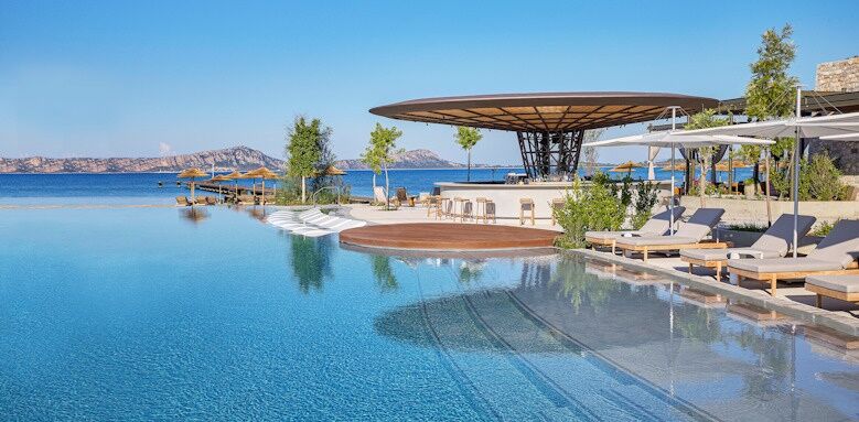 W Costa Navarino