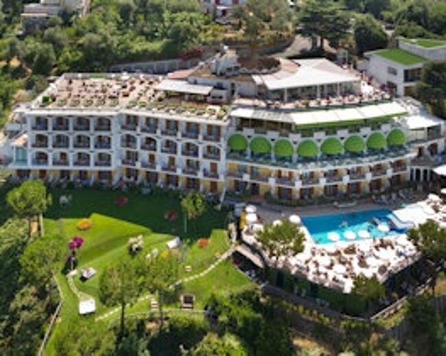 Grand Hotel President, exterior overview