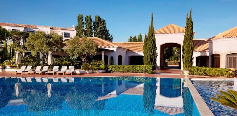 Pine Cliffs Residences, Beach club