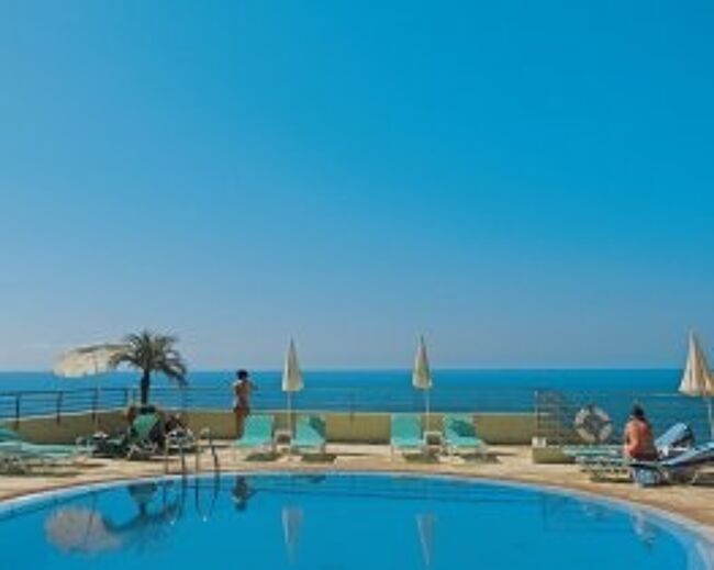 Madeira Regency Cliff