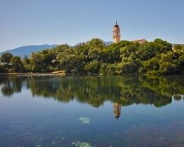 Karavomilos, Thumbnail
