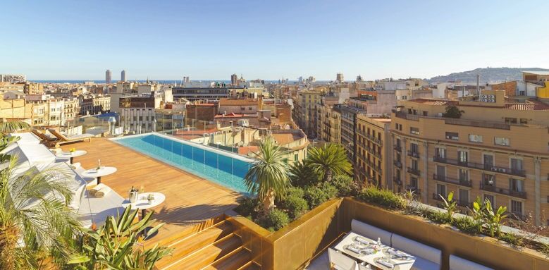 The One Barcelona, pool