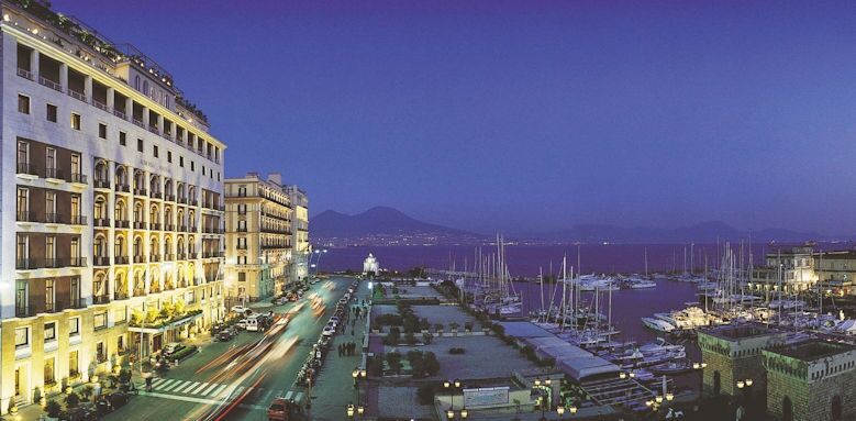 Grand Hotel Vesuvio, exterior