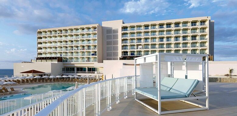 Palladium Hotel Menorca, view of pool and hotel