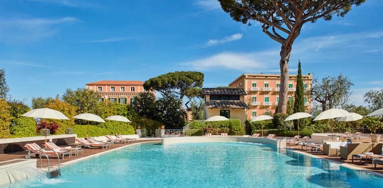 Grand Hotel Excelsior Vittoria, pool and hotel