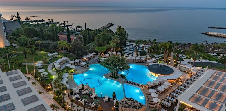 Mediterranean Beach, hotel by night