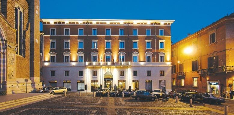 Due Torri Hotel, night exterior