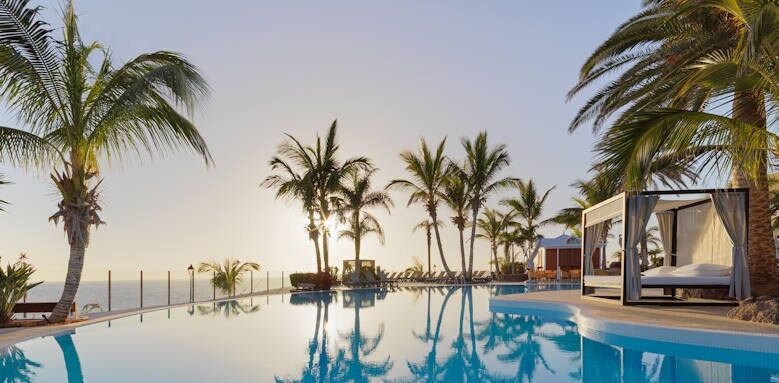 Roca Nivaria, swimming pool at sunset