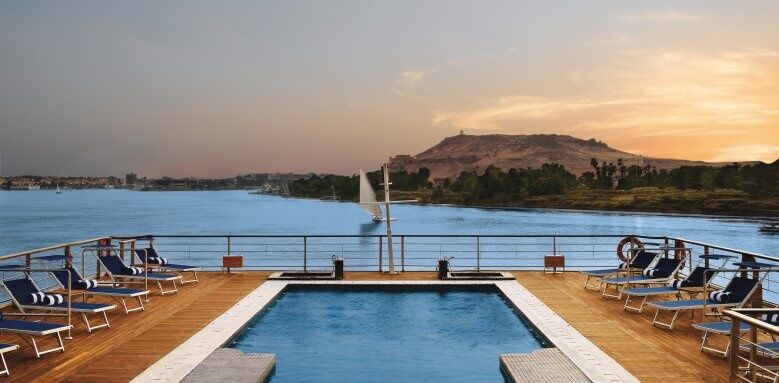 The Oberoi Zahra, sun deck with pool